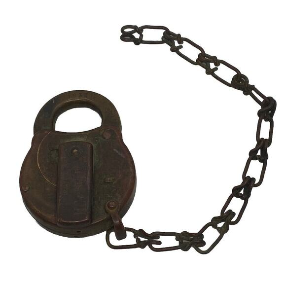 Yale and Town MFG Co Other - Antique Yale and Town MFG CO Pad Lock Cast Iron Heart Shape 9” Chain No Key